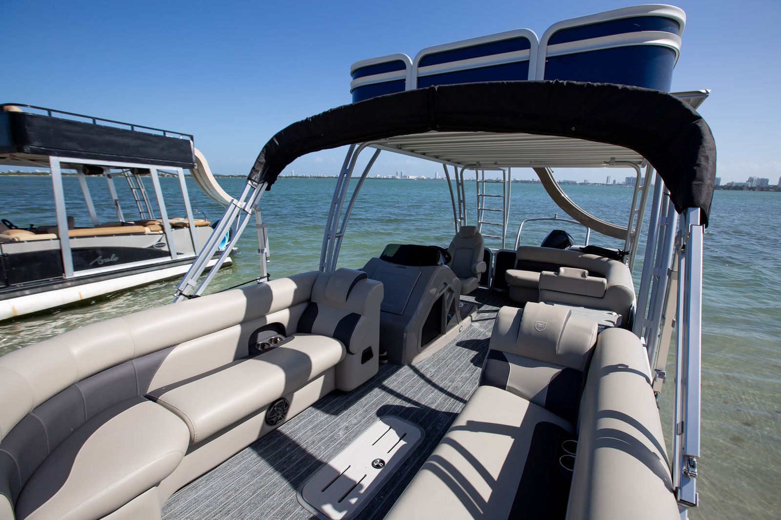 Tritoon lounge seating under the upper deck